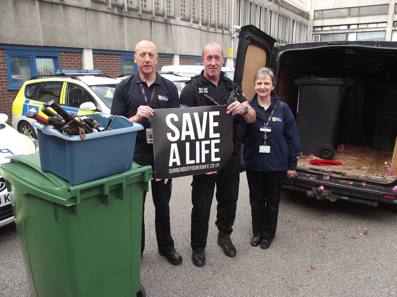 cheshire police collection and knfie angel pics (3)